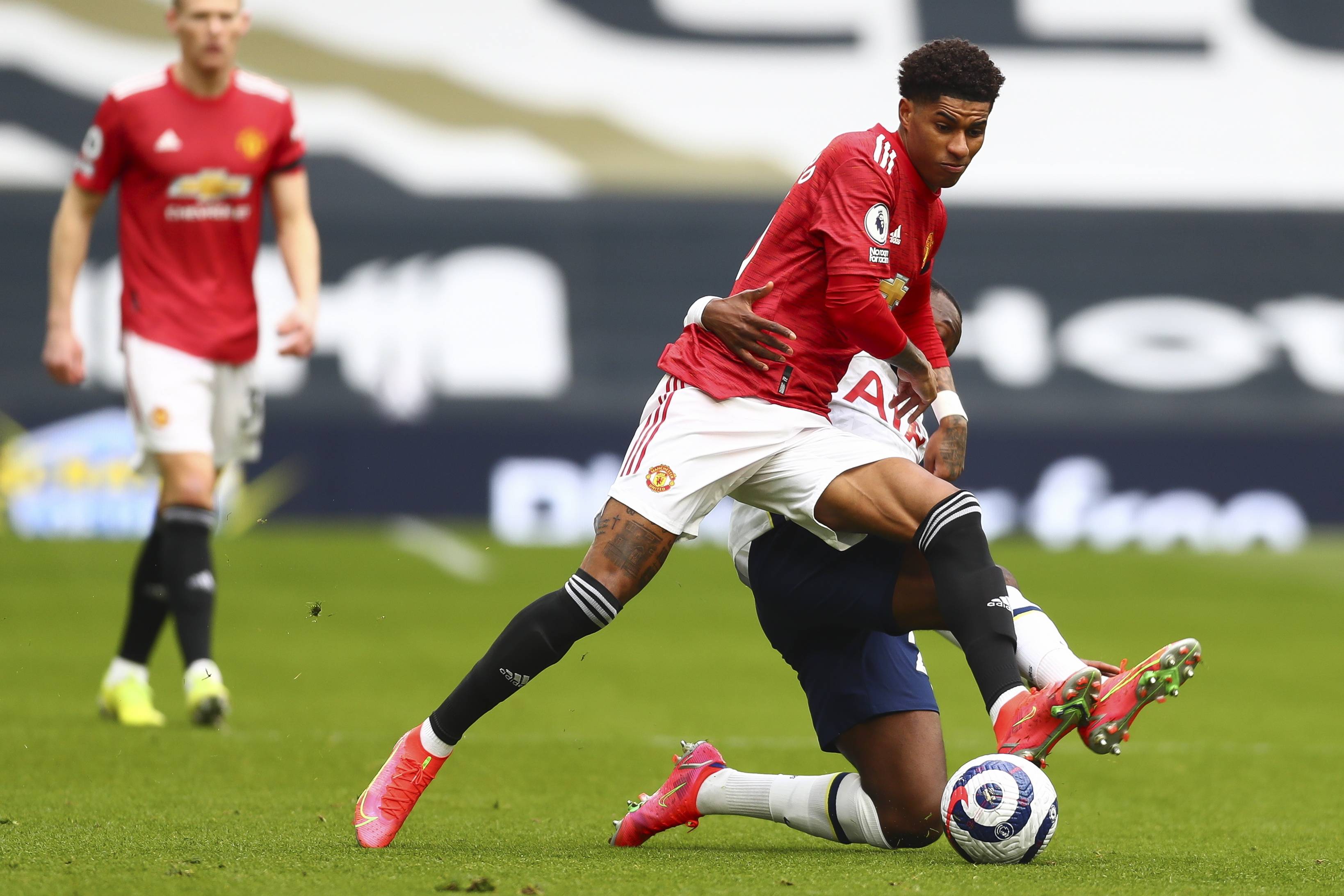 率出现了明 率出现了明